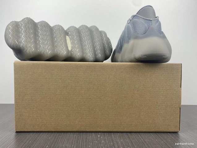 400 ADIDAS YEEZY H68033 0820